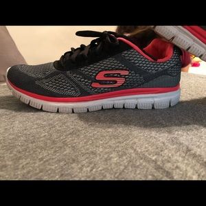 Women’s Skechers Size 10